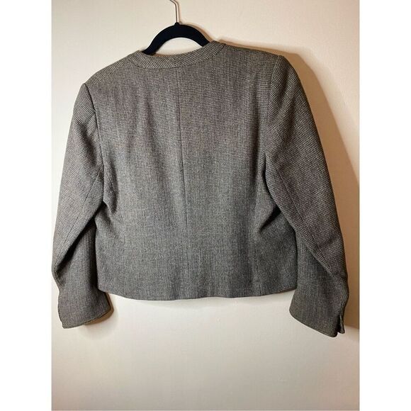 Size 14 vintage tweed jacket unbranded. Made in Romania. Shoulders 17”, P2P 21“. - Picture 7 of 7